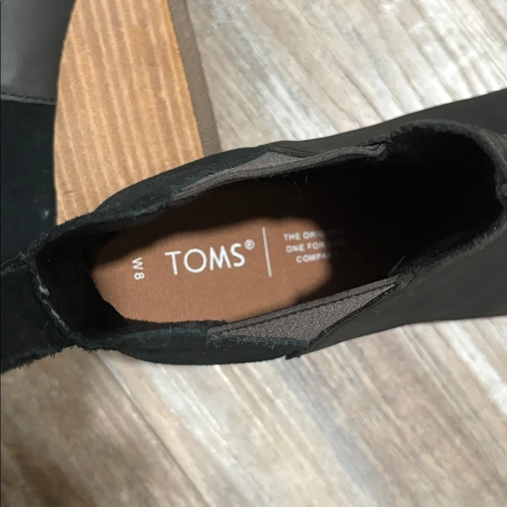TOMS Kelsey Pull On Wedge Bootie in Black Leather Size 8